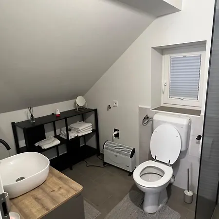 Apartma G アパート